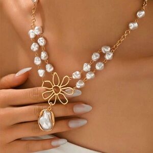 Gorgeous elegant necklace